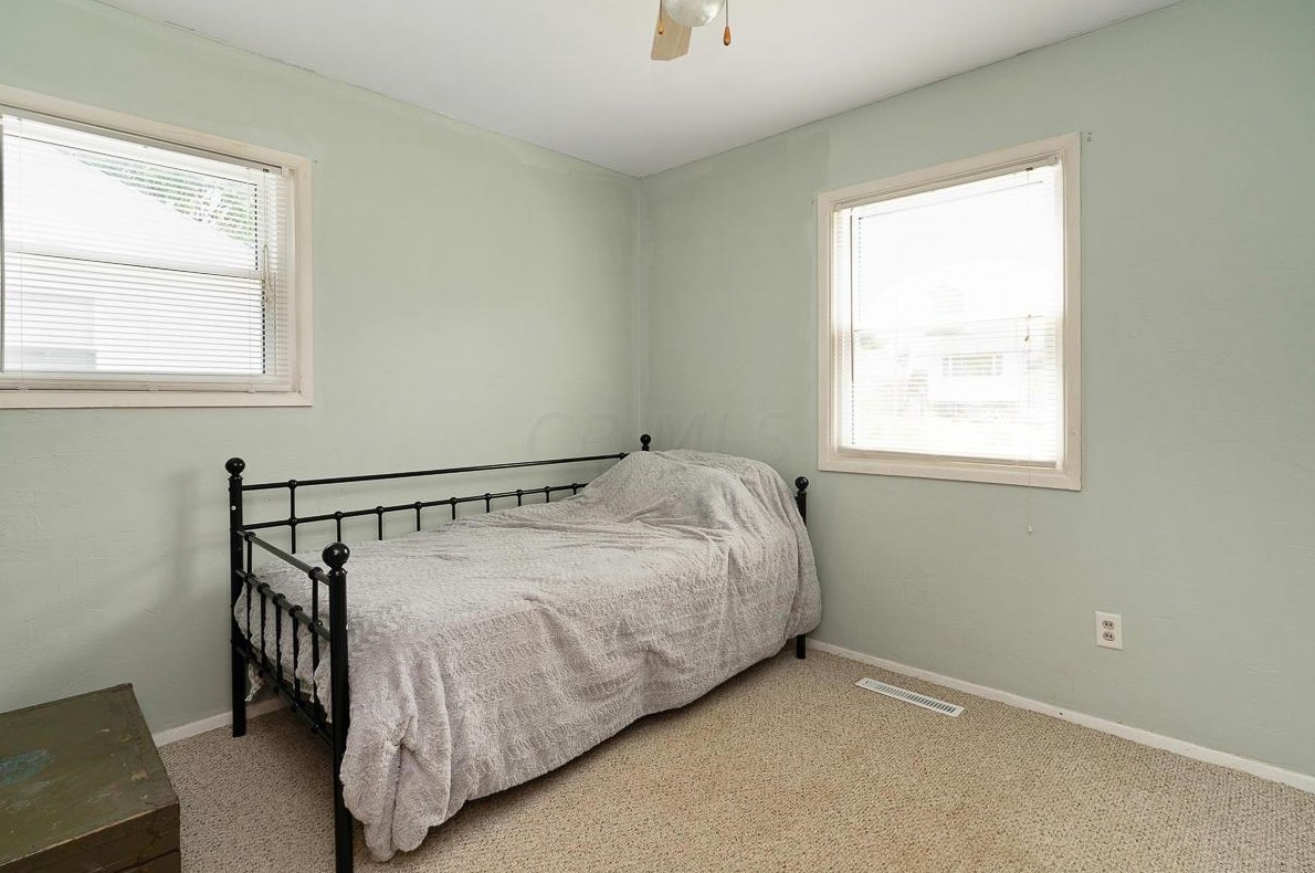 890 Strimple Ave, Columbus OH  43229-5038 exterior