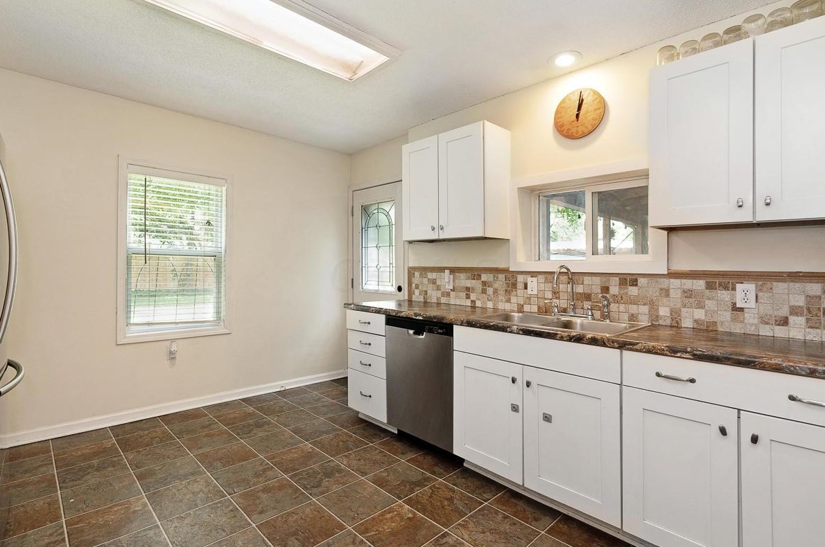 890 Strimple Ave, Columbus OH  43229-5038 exterior