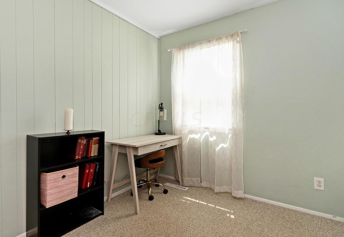 890 Strimple Ave, Columbus OH  43229-5038 exterior