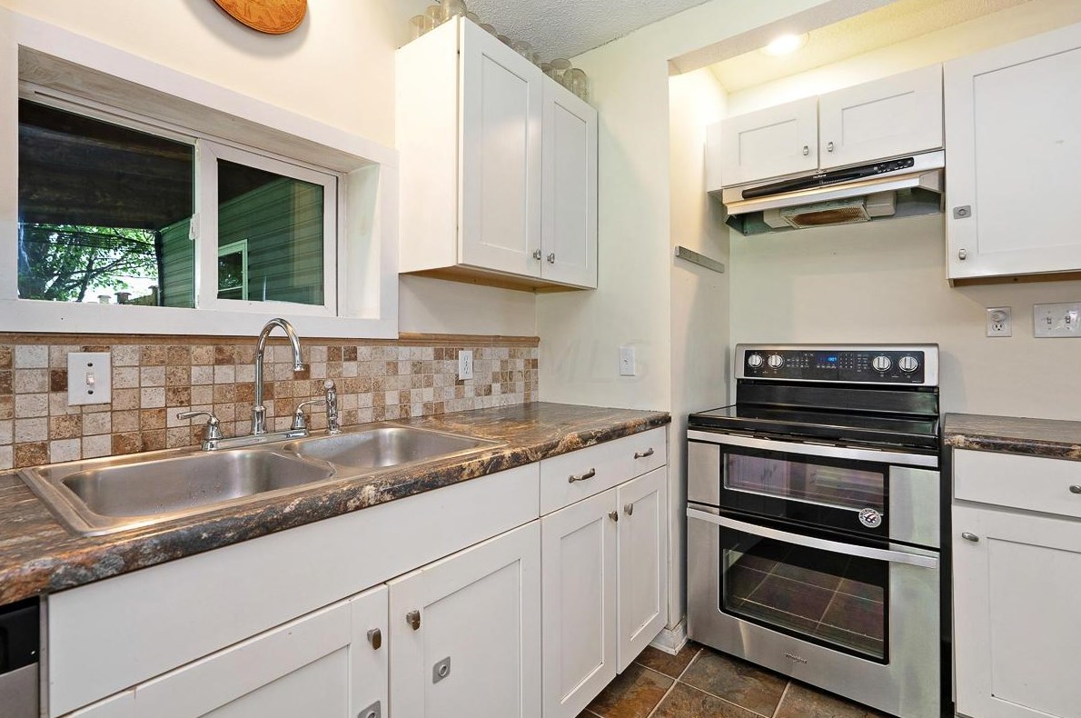 890 Strimple Ave, Columbus OH  43229-5038 exterior