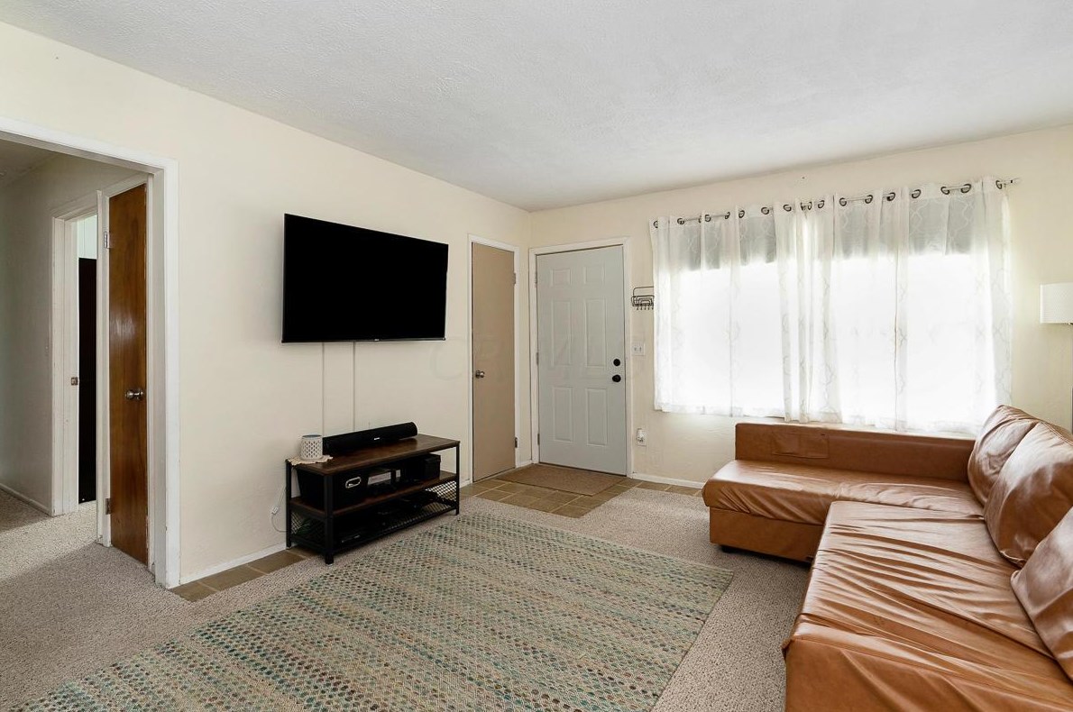 890 Strimple Ave, Columbus OH  43229-5038 exterior