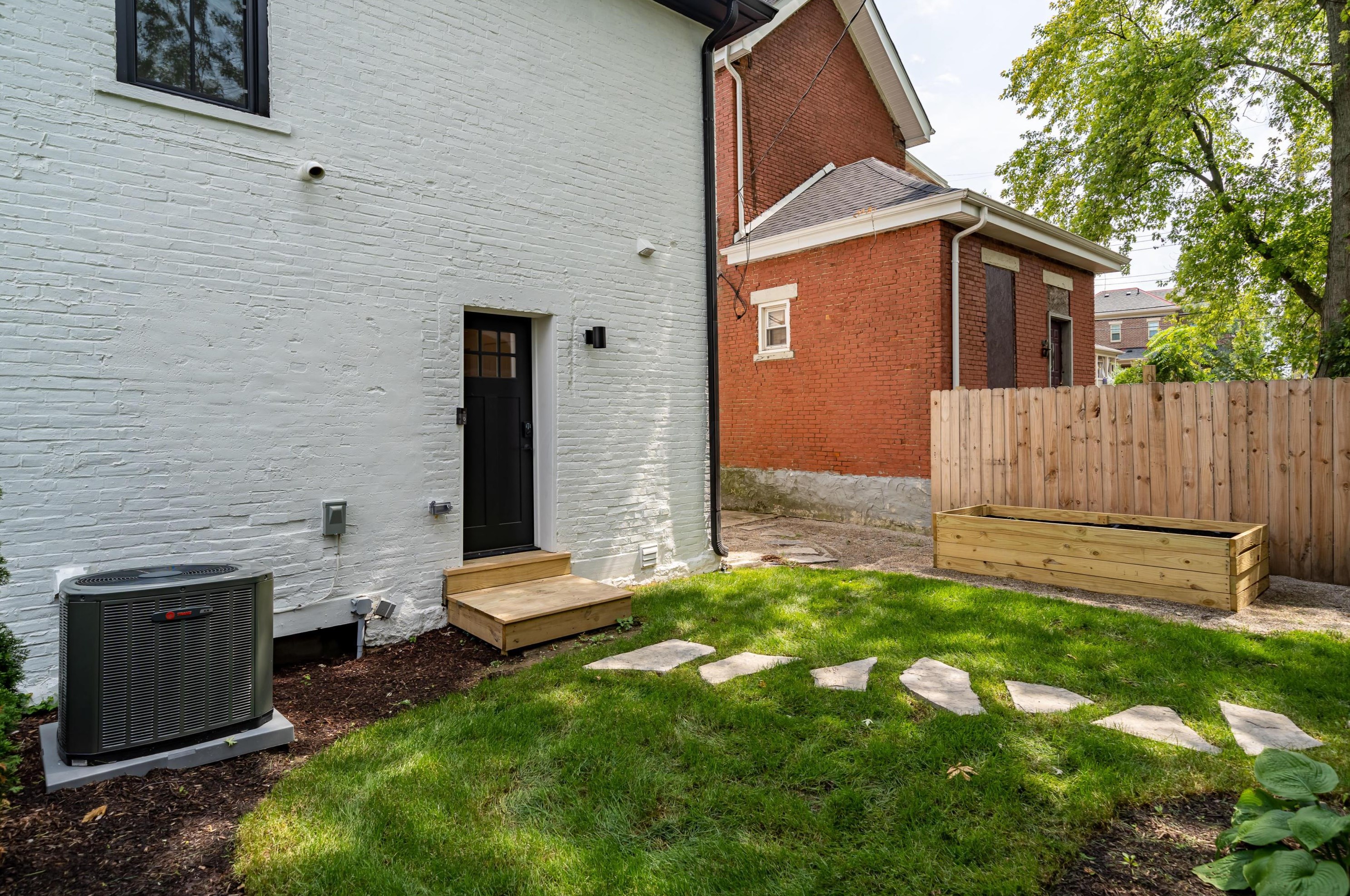 159 21st St, Columbus OH  43203-1588 exterior