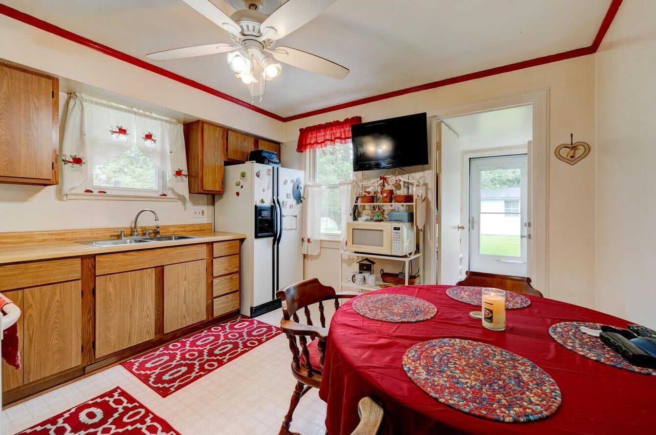 2085 Lamont Ave, Columbus OH 43224-2951 exterior