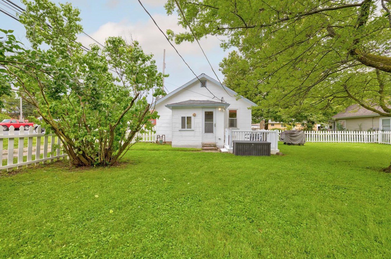 2085 Lamont Ave, Columbus OH 43224-2951 exterior