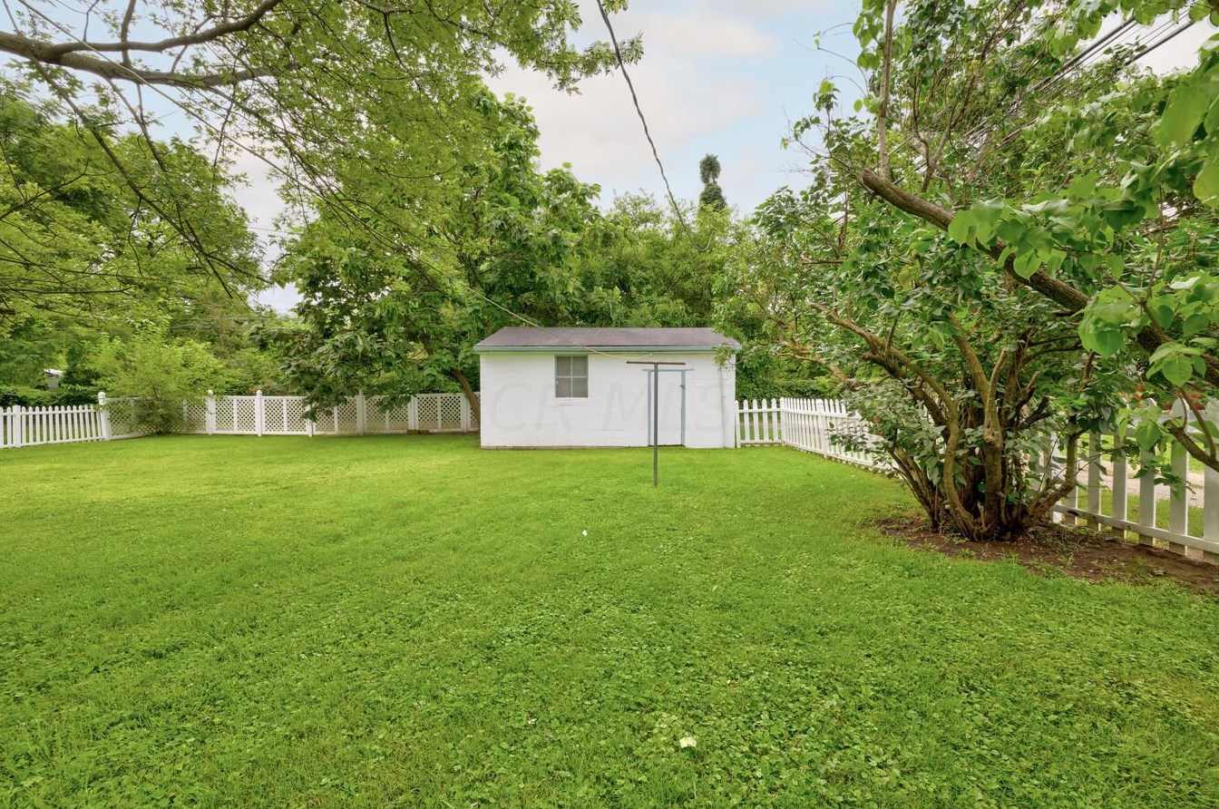 2085 Lamont Ave, Columbus OH 43224-2951 exterior