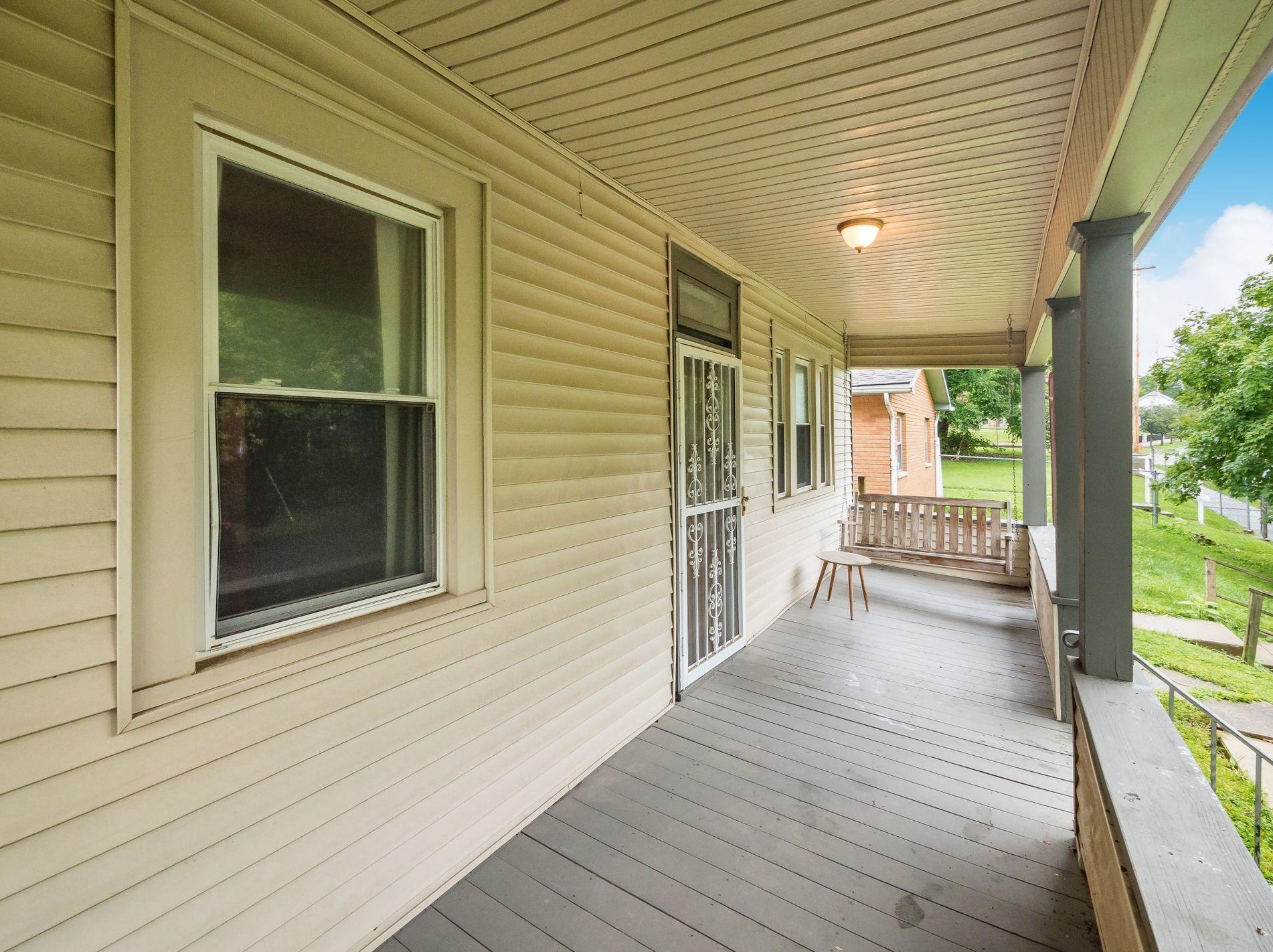 204 Tompkins St, Columbus, OH 43202-3032