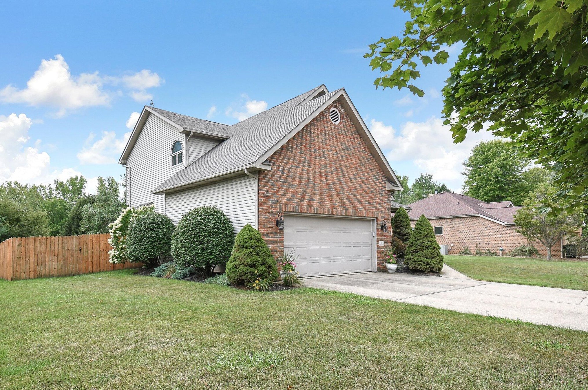 716 Creekside Dr, Lancaster, OH 43130-1089