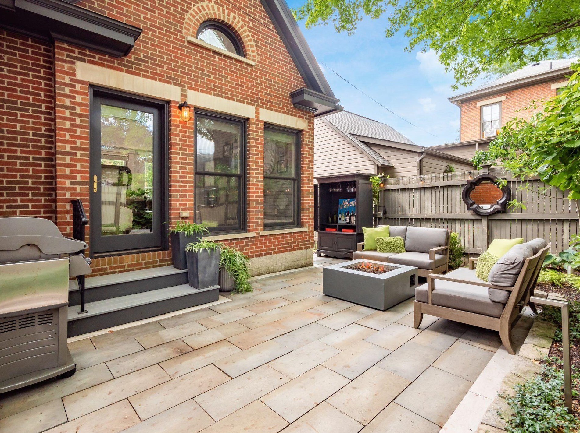 702 6 St, Columbus OH 43206-2126 exterior