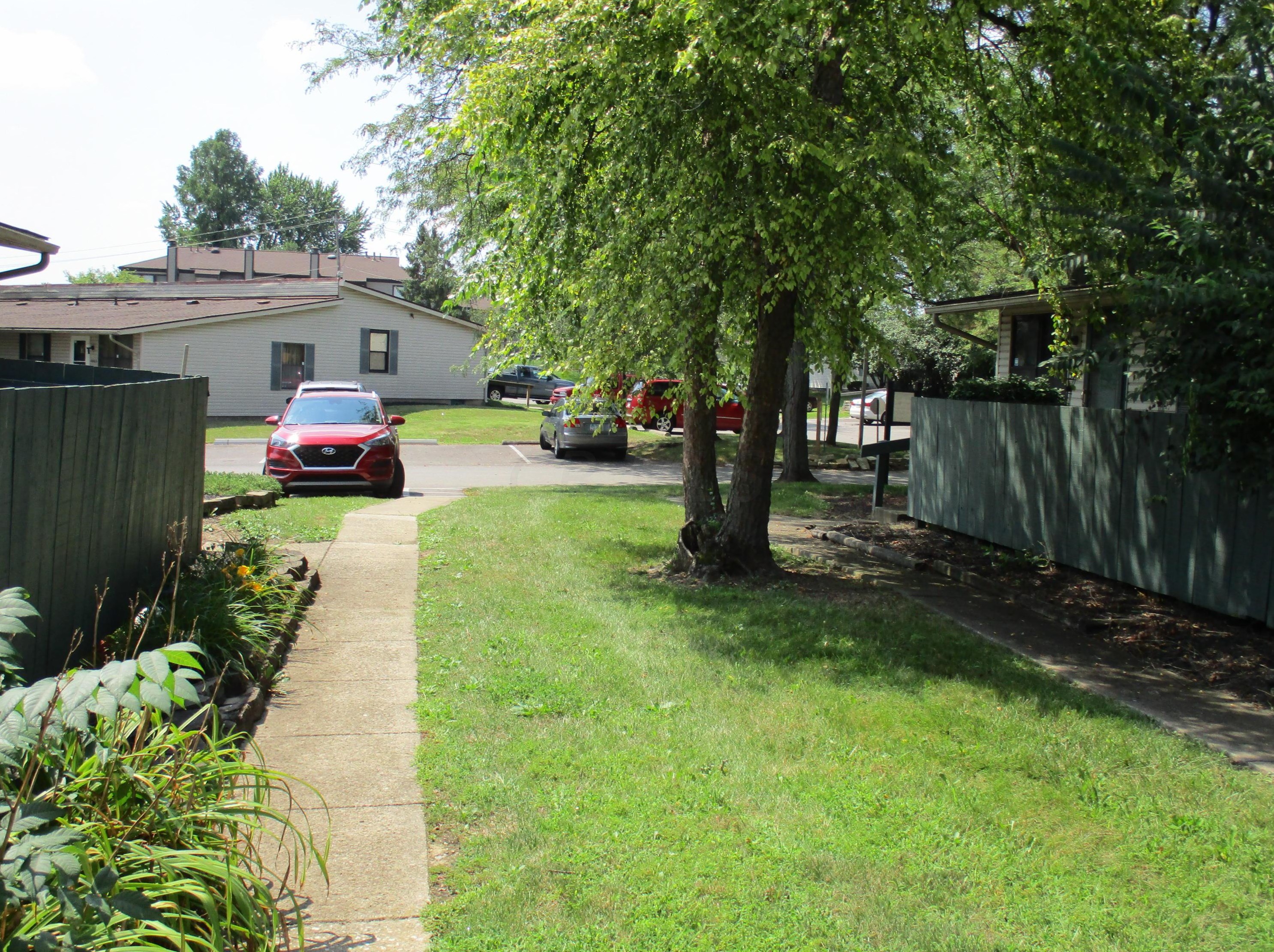5570 Pipers Meadow Dr, Columbus, OH 43228-3299