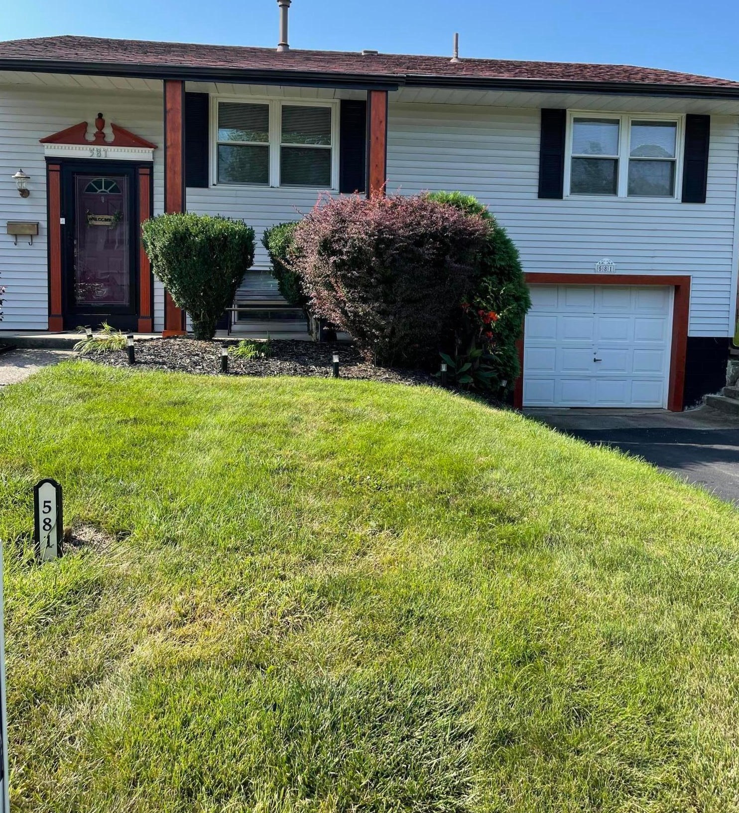 581 Harland Dr, Columbus, OH 43207-4144