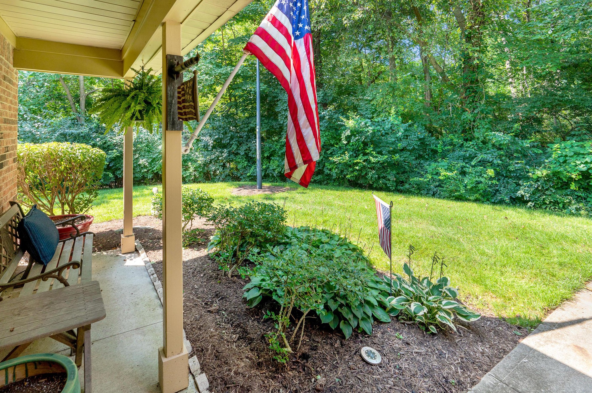 211 Cameron Ridge Dr, Columbus, OH 43235-6480