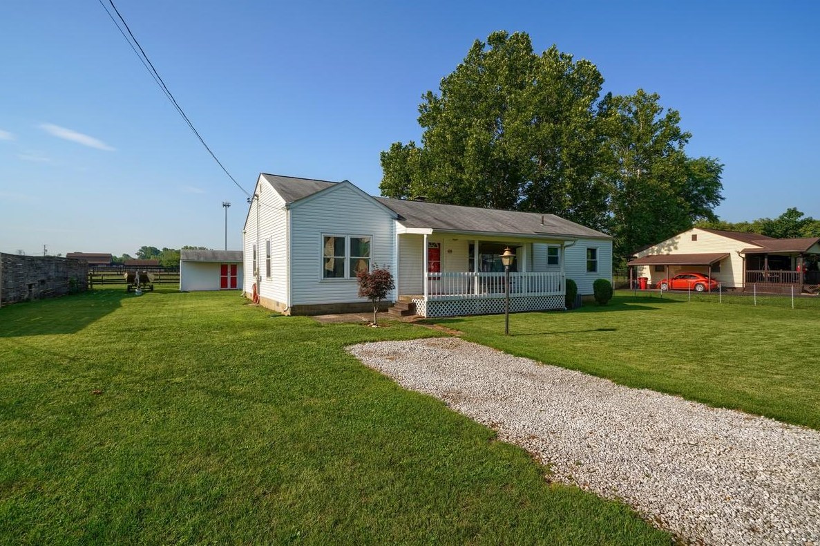 69 Jackson St, Lockbourne, OH 43137