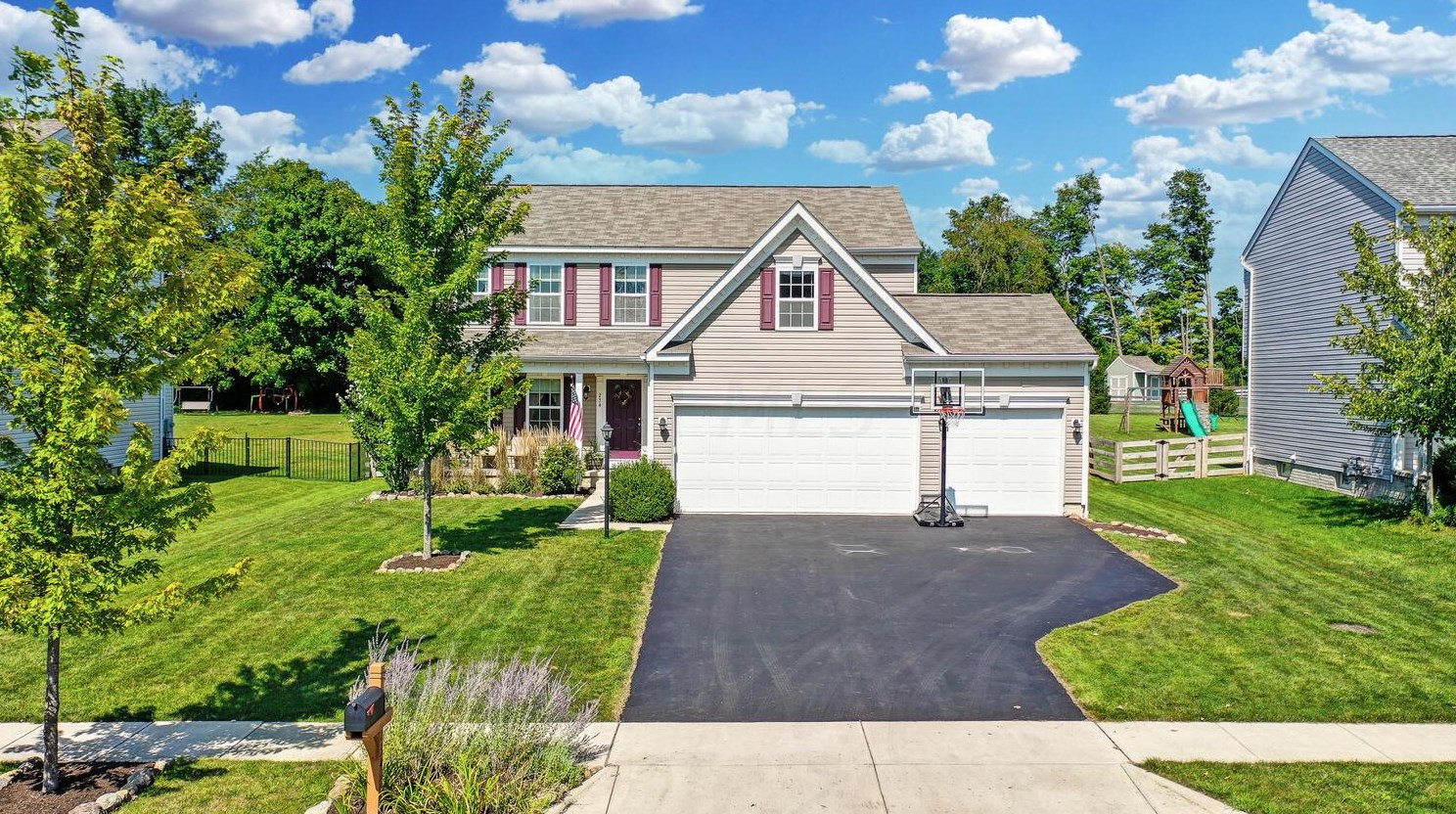 234 Weeping Willow Run Dr, Johnstown, OH 43031