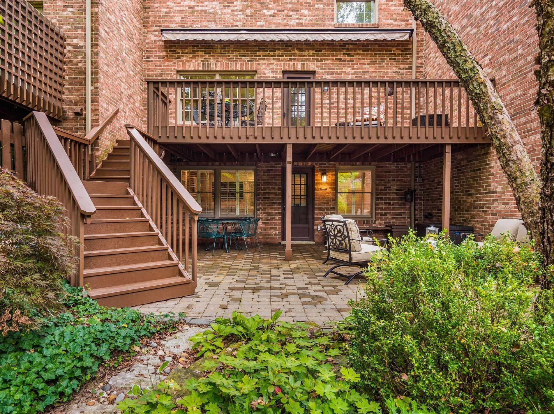 1211 Kenbrook Hills Dr, Columbus OH 43220-4968 exterior