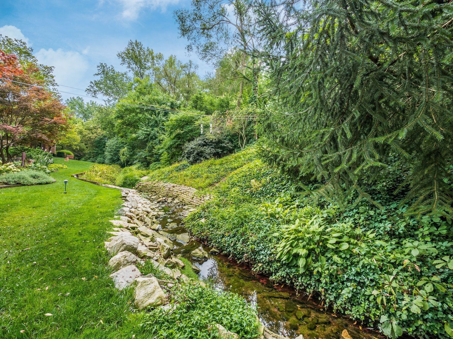 1211 Kenbrook Hills Dr, Columbus OH 43220-4968 exterior