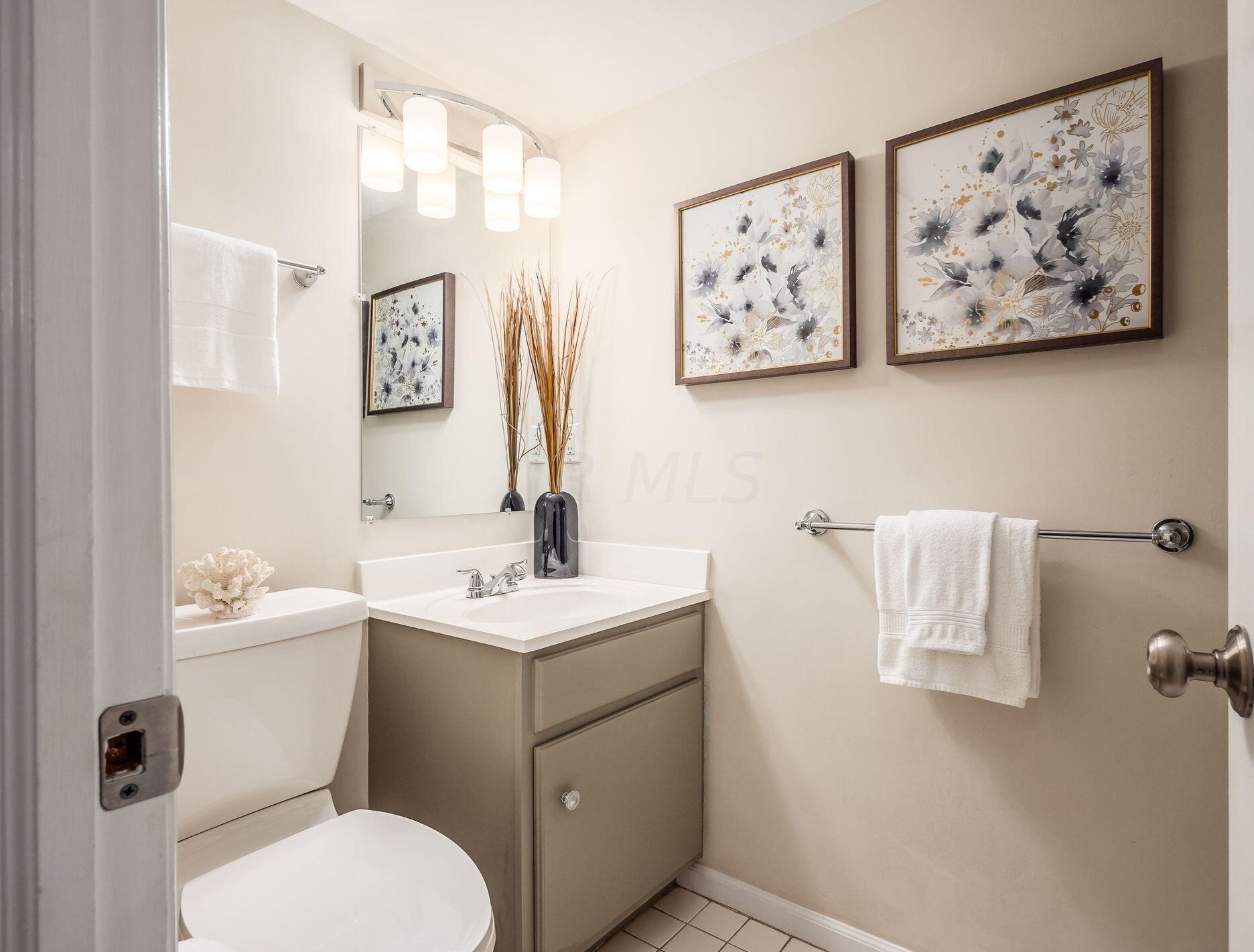 1211 Kenbrook Hills Dr, Columbus OH 43220-4968 exterior