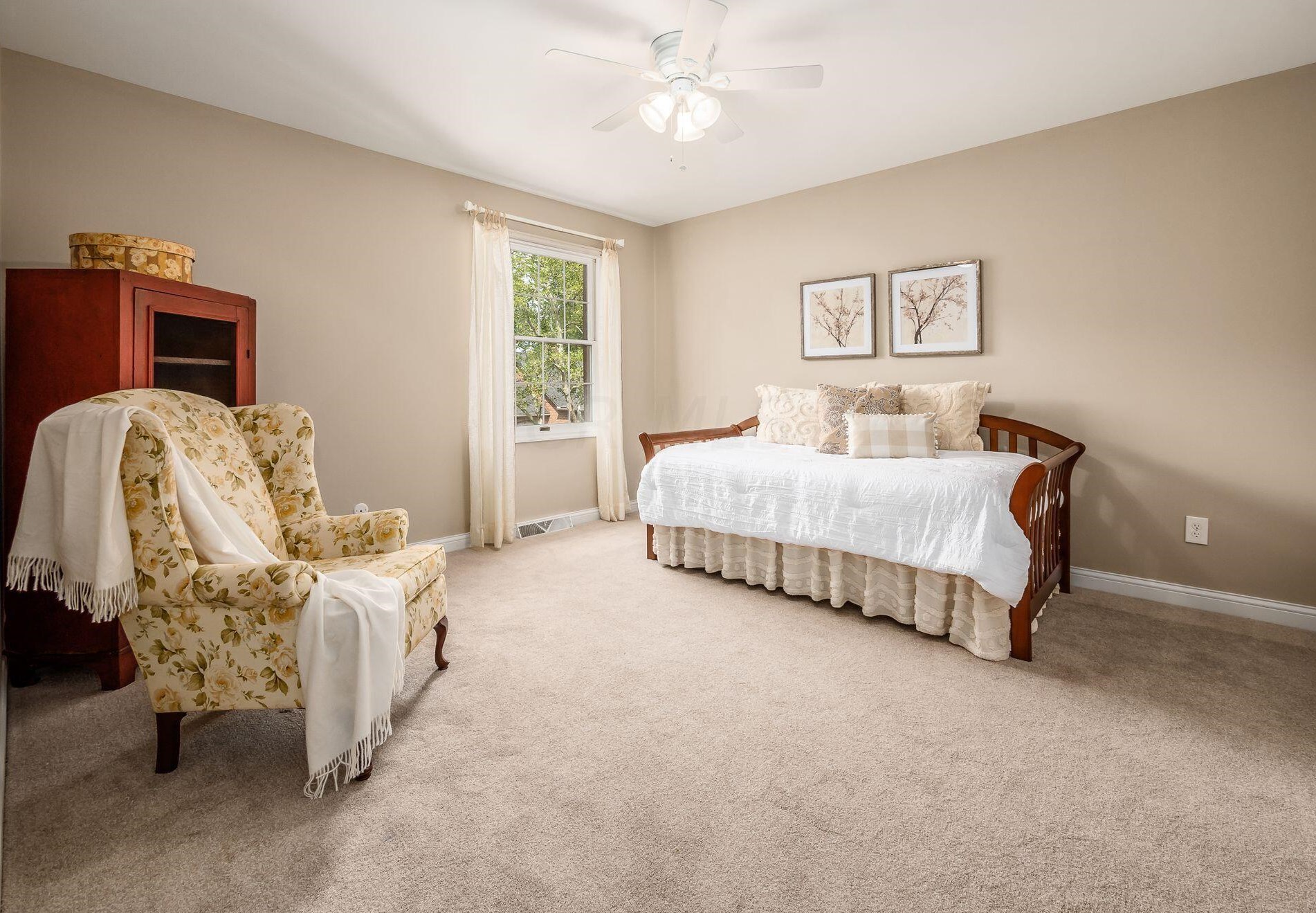 1211 Kenbrook Hills Dr, Columbus OH 43220-4968 exterior