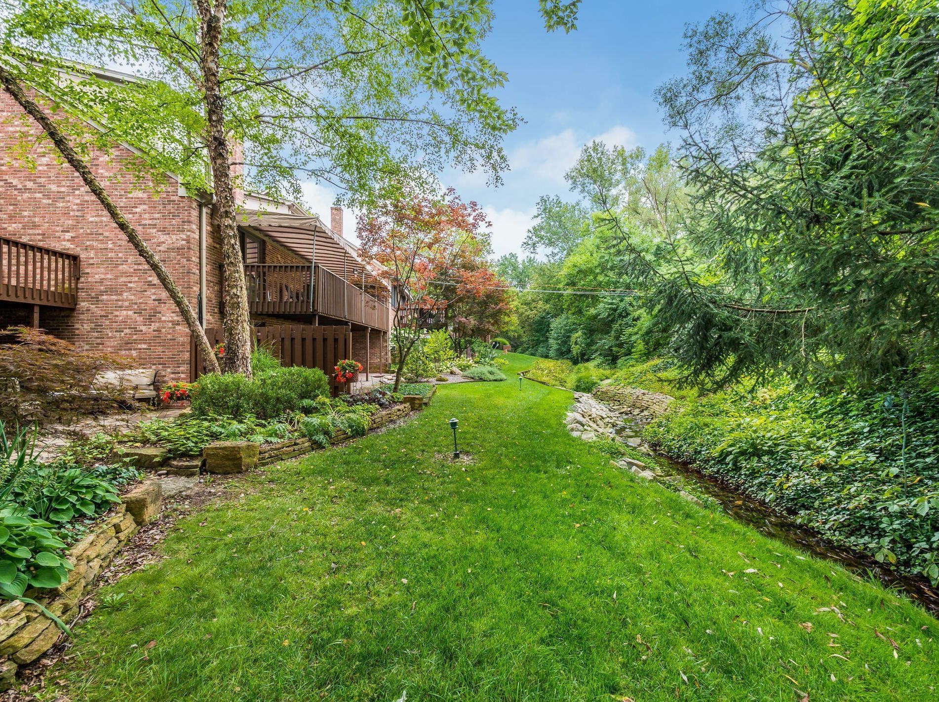 1211 Kenbrook Hills Dr, Columbus OH 43220-4968 exterior