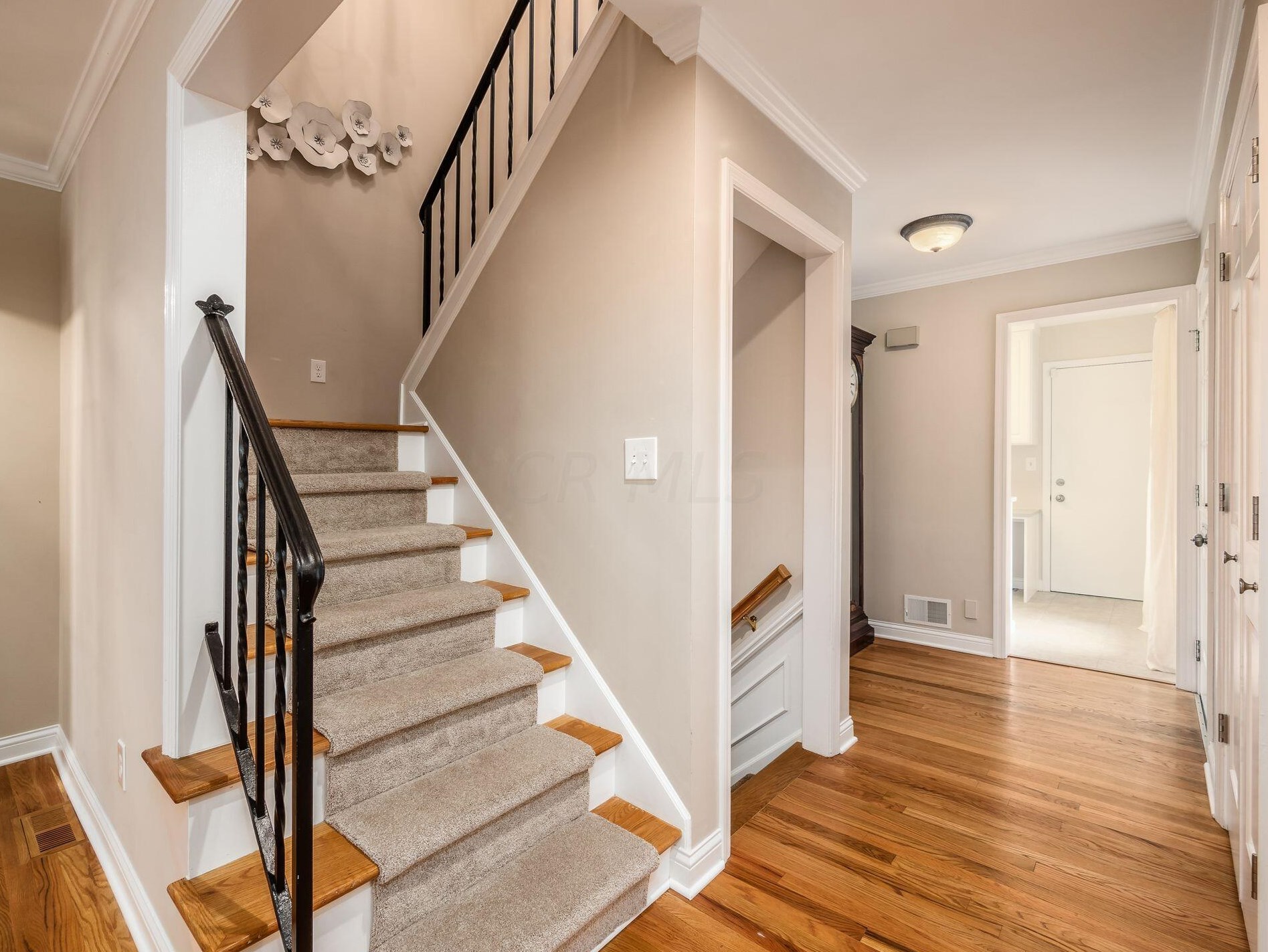 1211 Kenbrook Hills Dr, Columbus OH 43220-4968 exterior