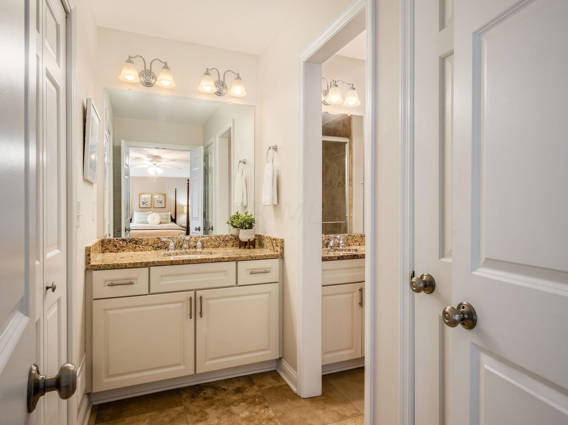 1211 Kenbrook Hills Dr, Columbus OH 43220-4968 exterior