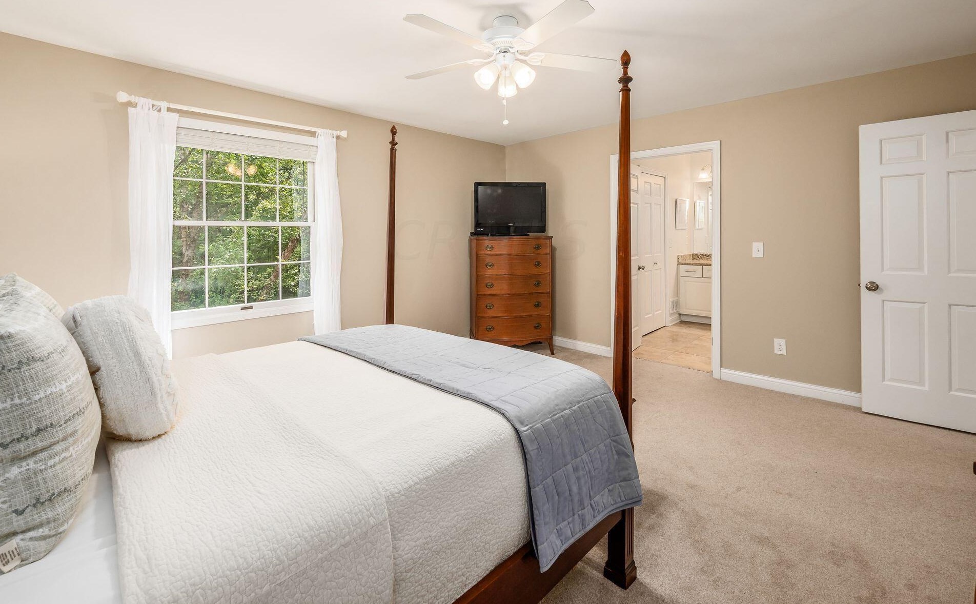 1211 Kenbrook Hills Dr, Columbus OH 43220-4968 exterior