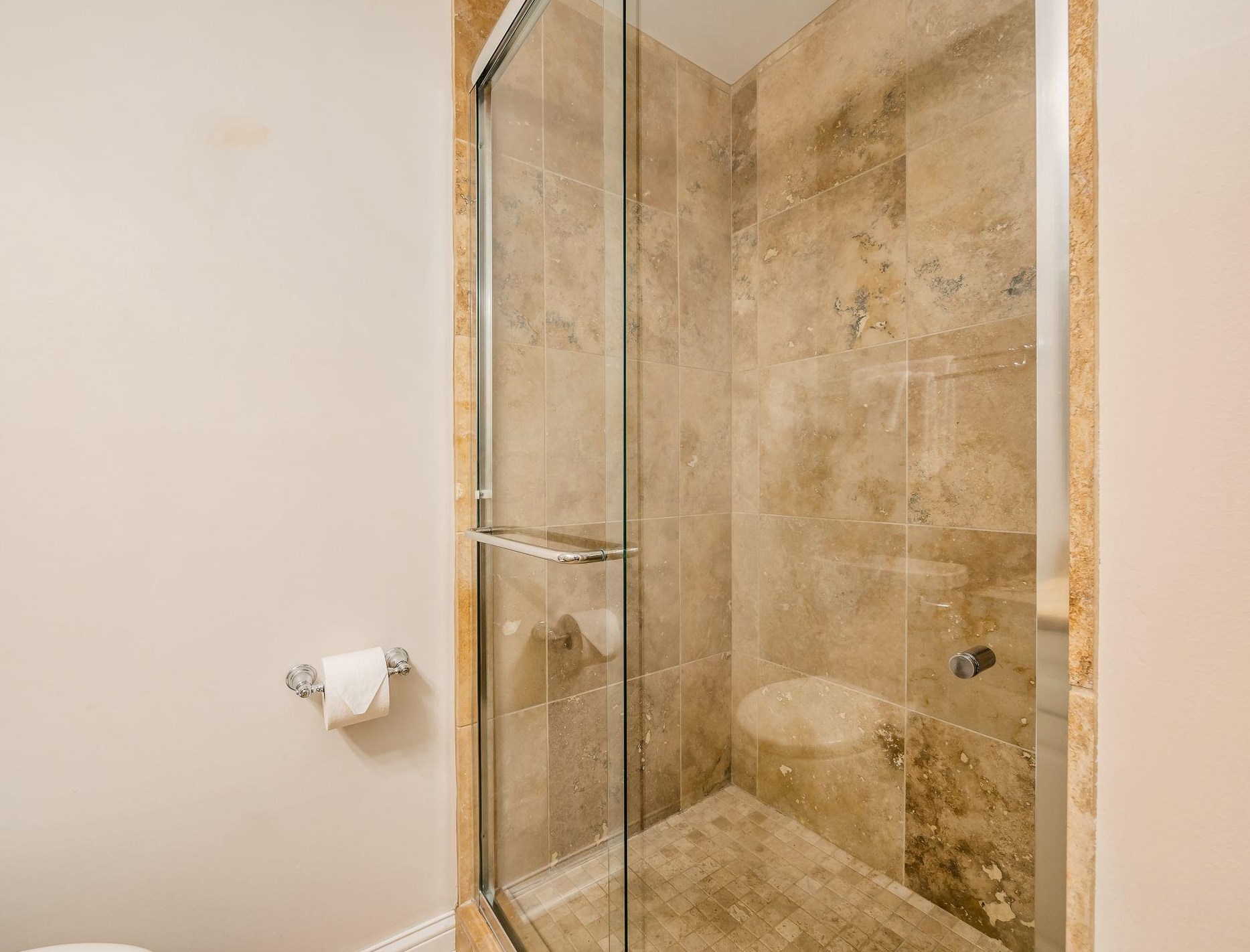 1211 Kenbrook Hills Dr, Columbus OH 43220-4968 exterior