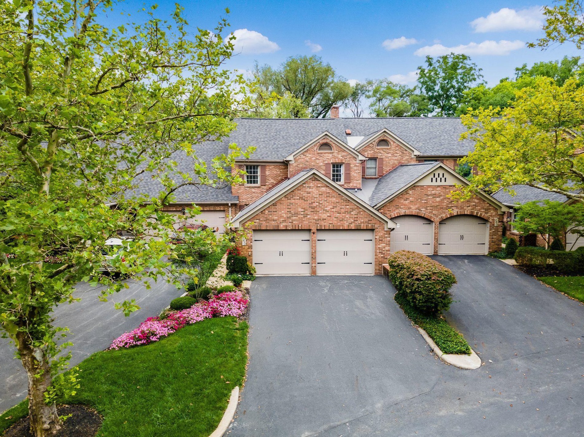 1211 Kenbrook Hills Dr, Columbus OH 43220-4968 exterior