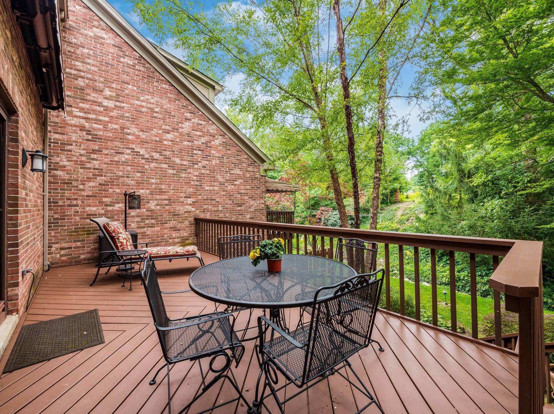 1211 Kenbrook Hills Dr, Columbus OH 43220-4968 exterior