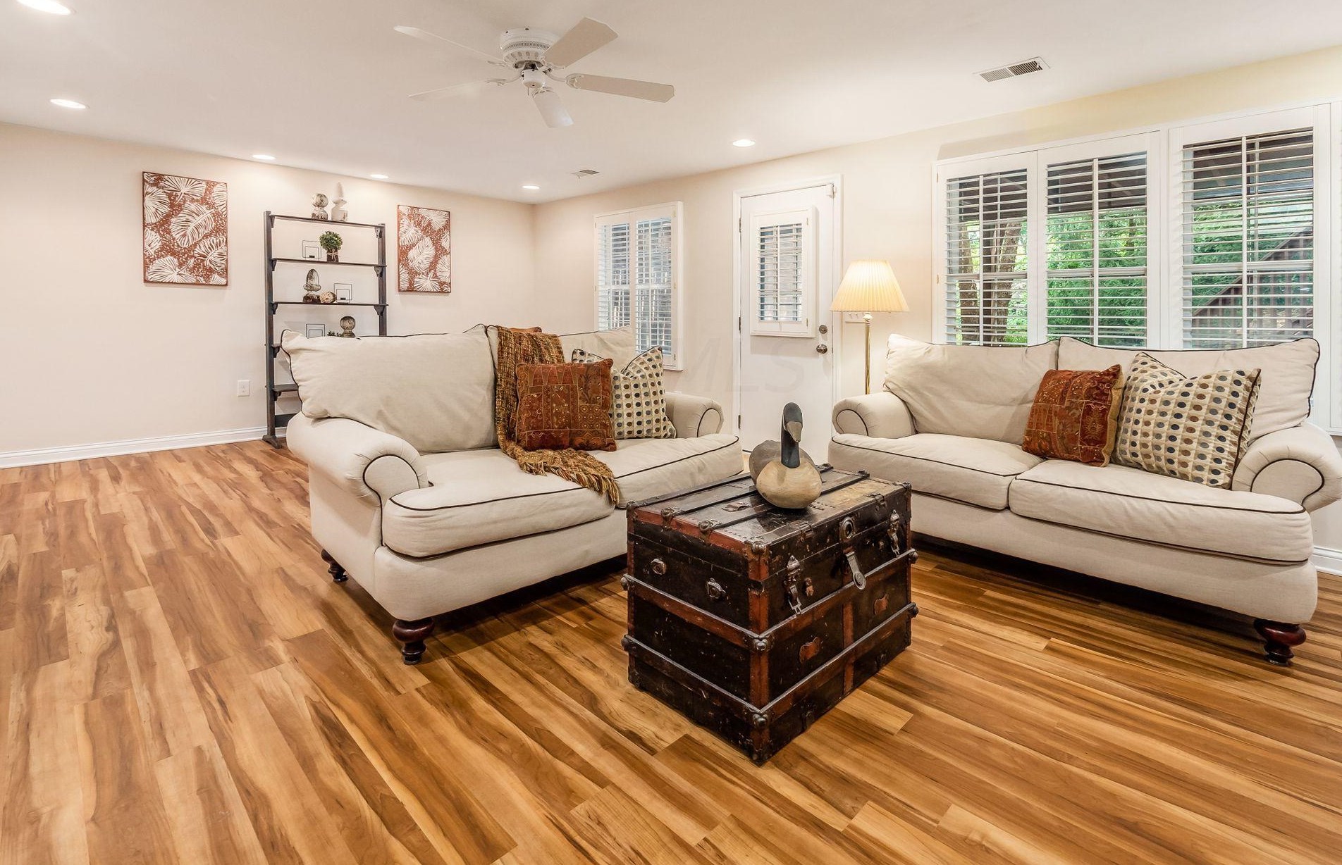 1211 Kenbrook Hills Dr, Columbus OH 43220-4968 exterior