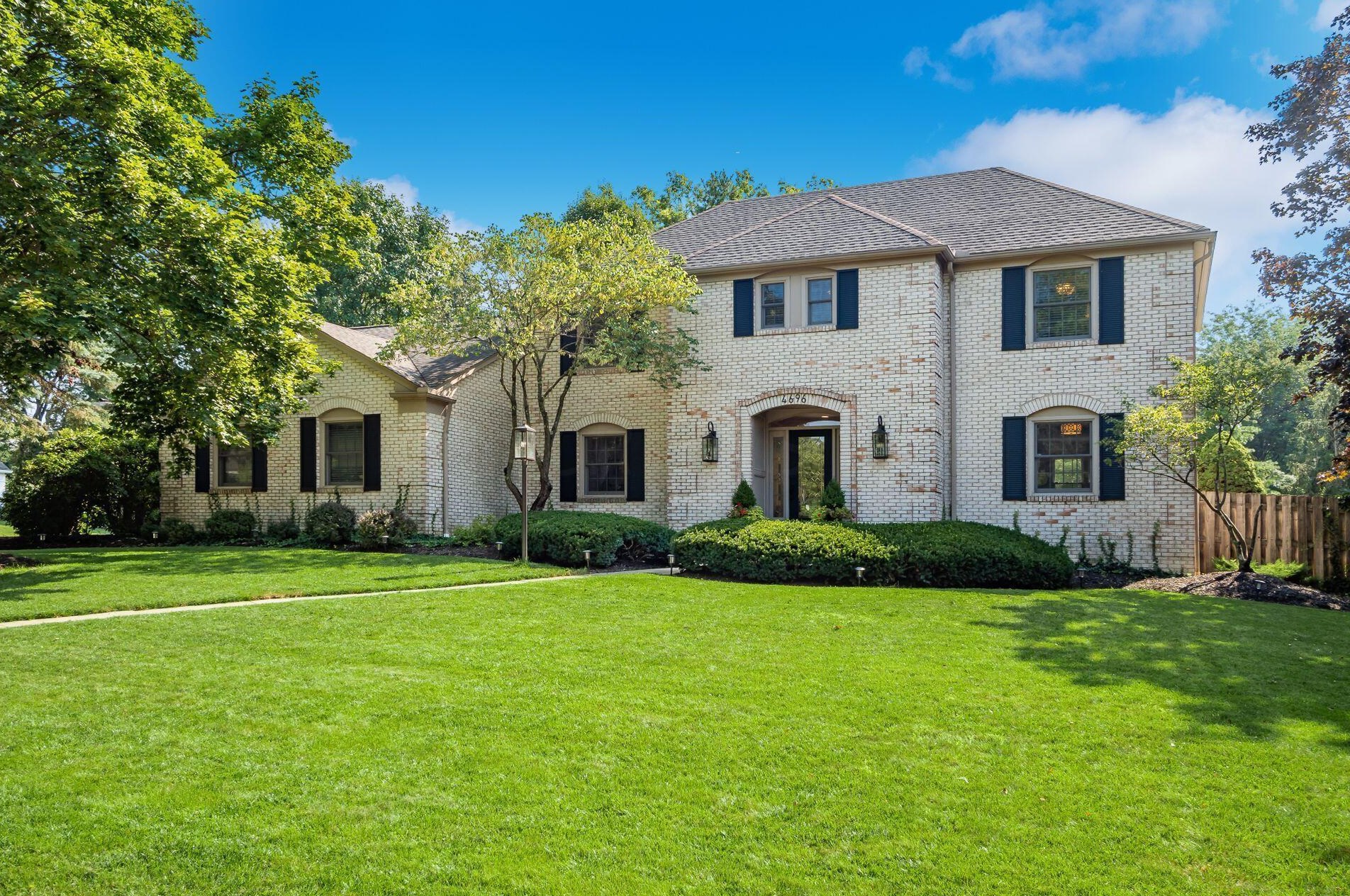4696 Stonehaven Dr, Columbus, OH 43220-2856