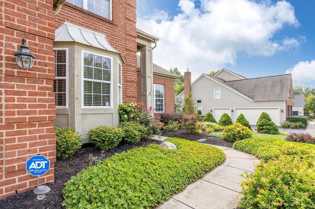 1008 Reece Ridge Dr, Columbus, OH 43230-4551