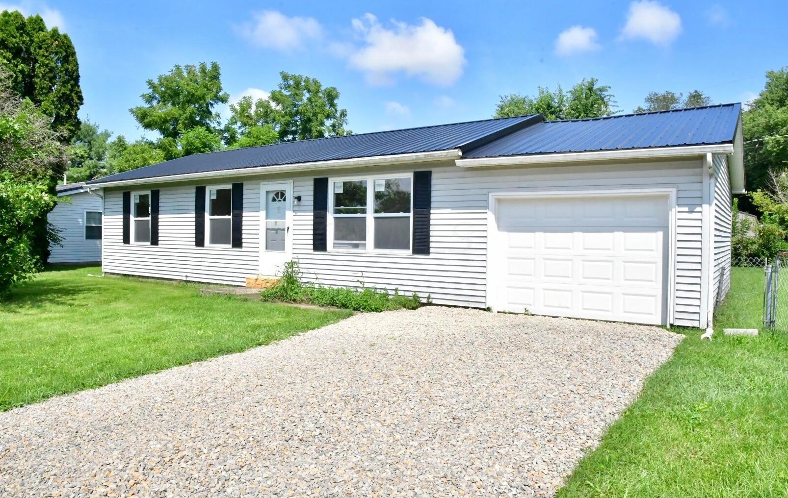150 W 4th St, Frazeysburg, OH 43822