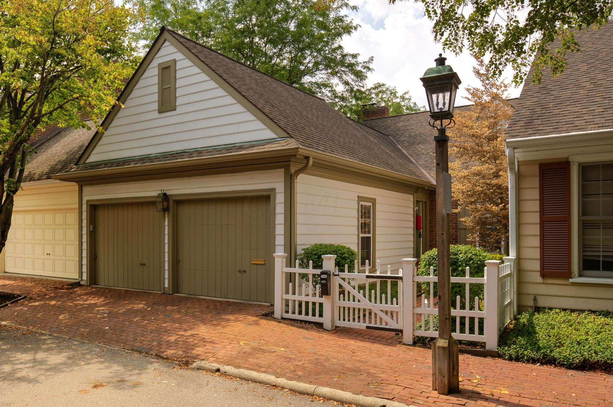 4861 Etrick Dr, Columbus, OH 43220-2973