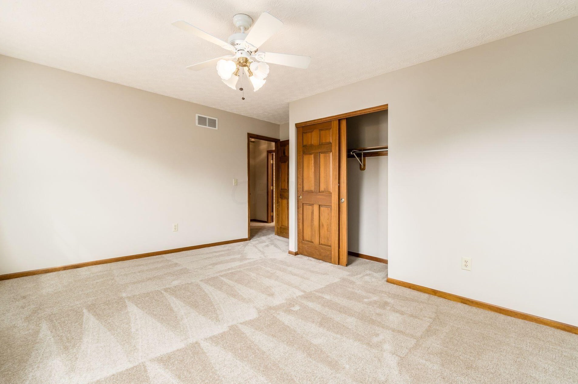 450 Whitley Dr, Columbus OH 43230-3635 exterior