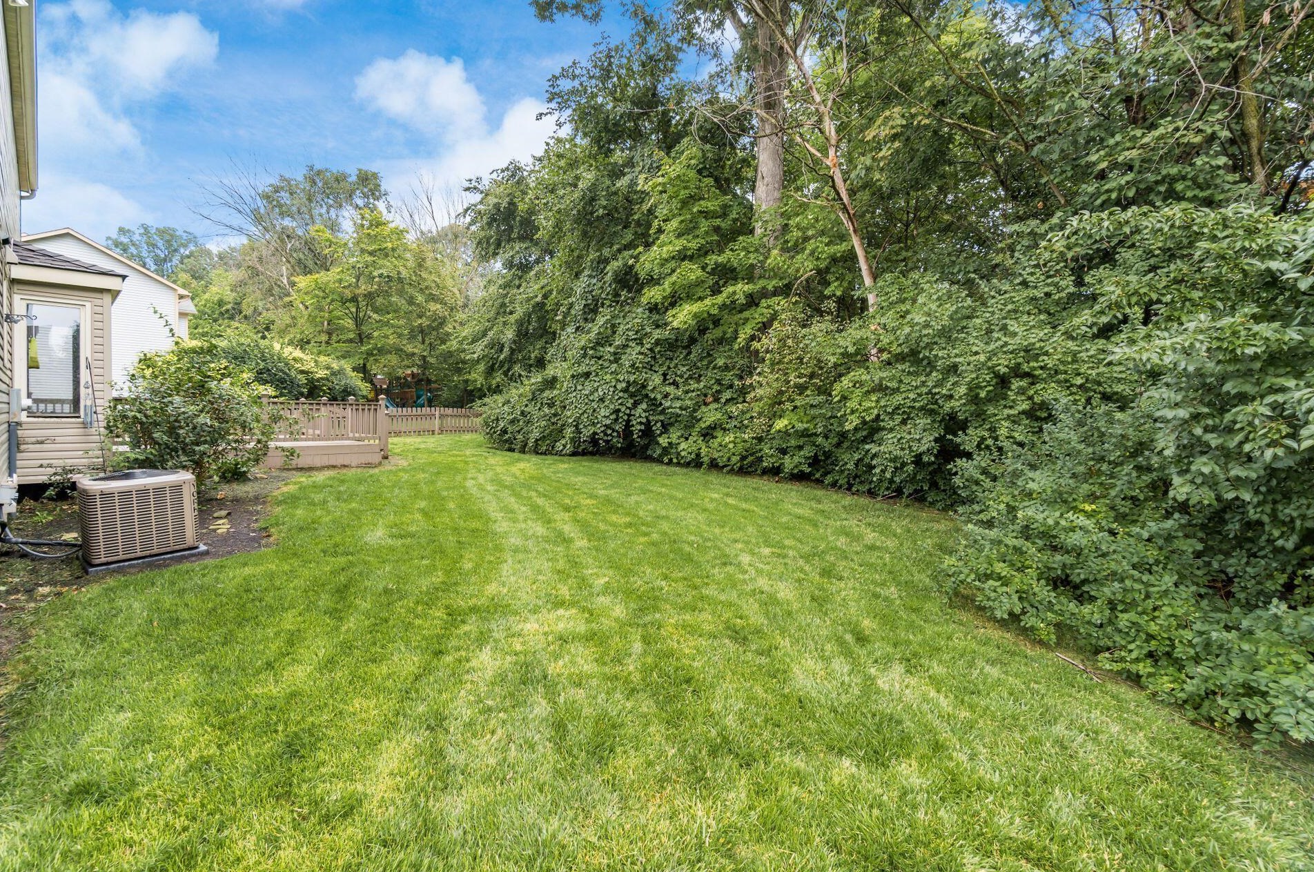 450 Whitley Dr, Columbus OH 43230-3635 exterior