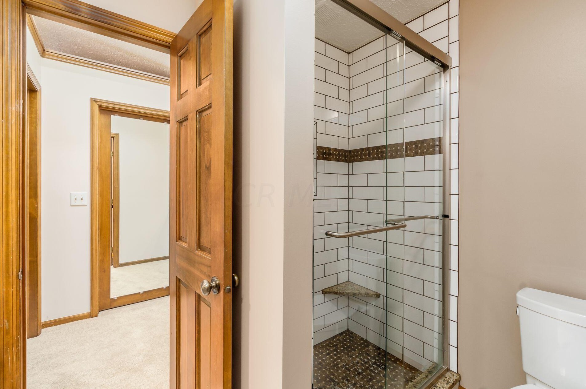 450 Whitley Dr, Columbus OH 43230-3635 exterior