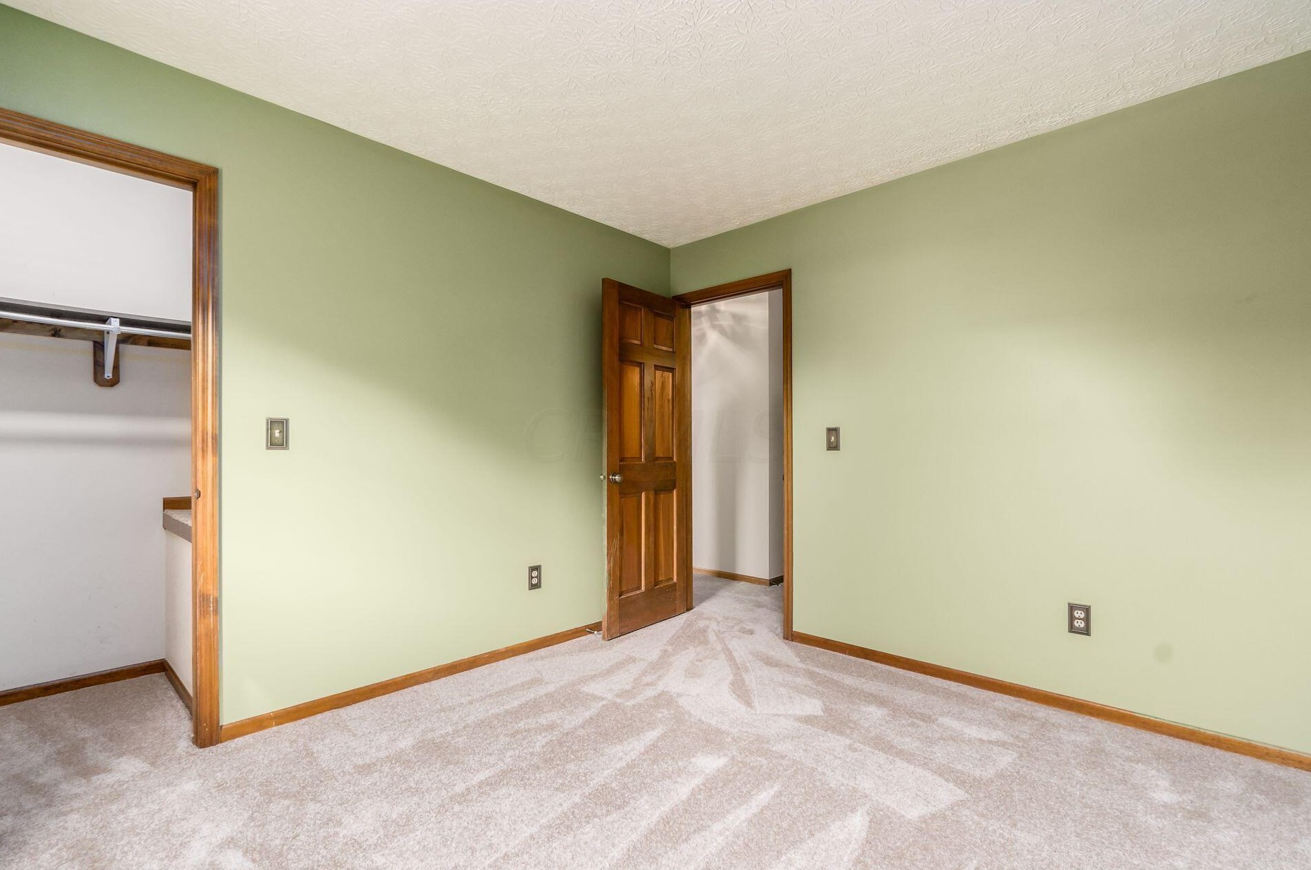 450 Whitley Dr, Columbus OH 43230-3635 exterior