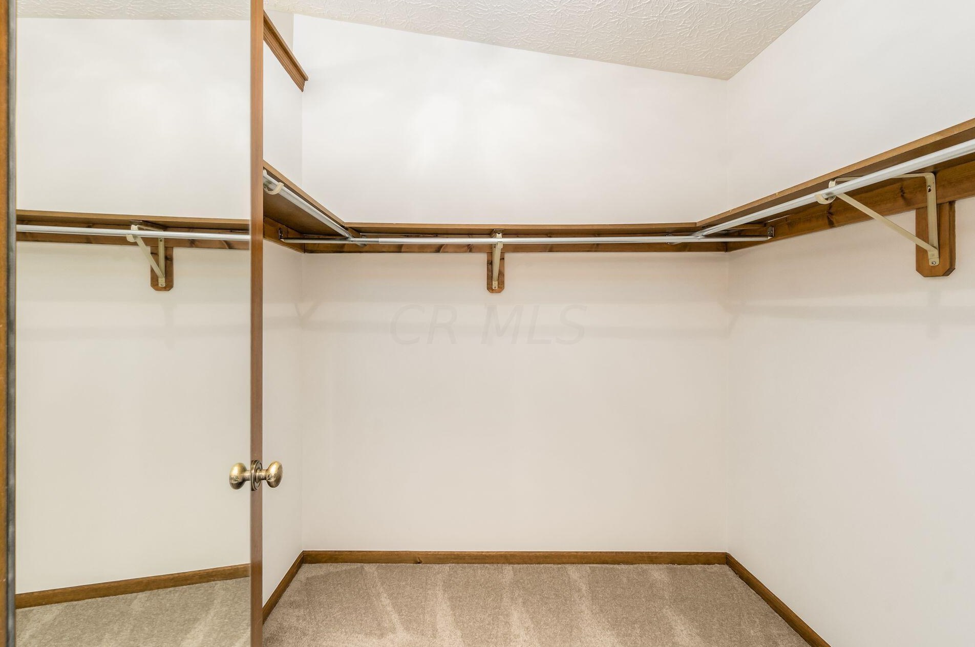 450 Whitley Dr, Columbus OH 43230-3635 exterior