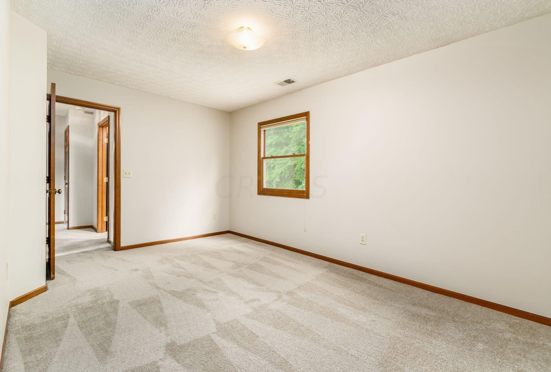 450 Whitley Dr, Columbus OH 43230-3635 exterior