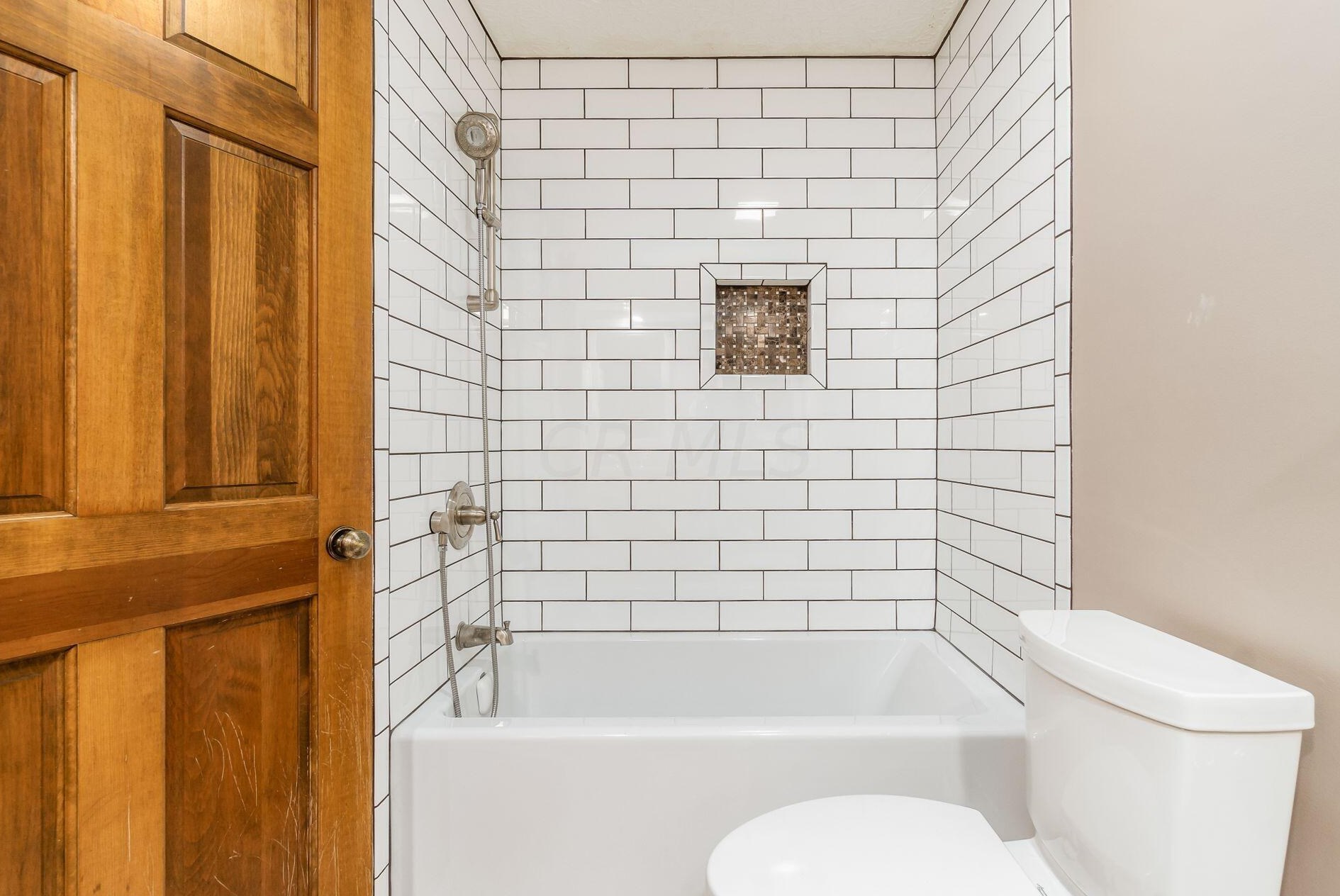 450 Whitley Dr, Columbus OH 43230-3635 exterior