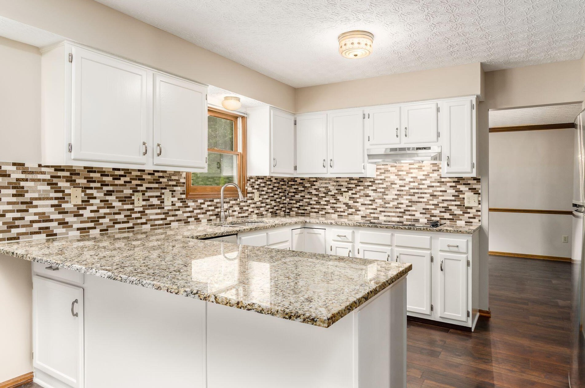 450 Whitley Dr, Columbus OH 43230-3635 exterior