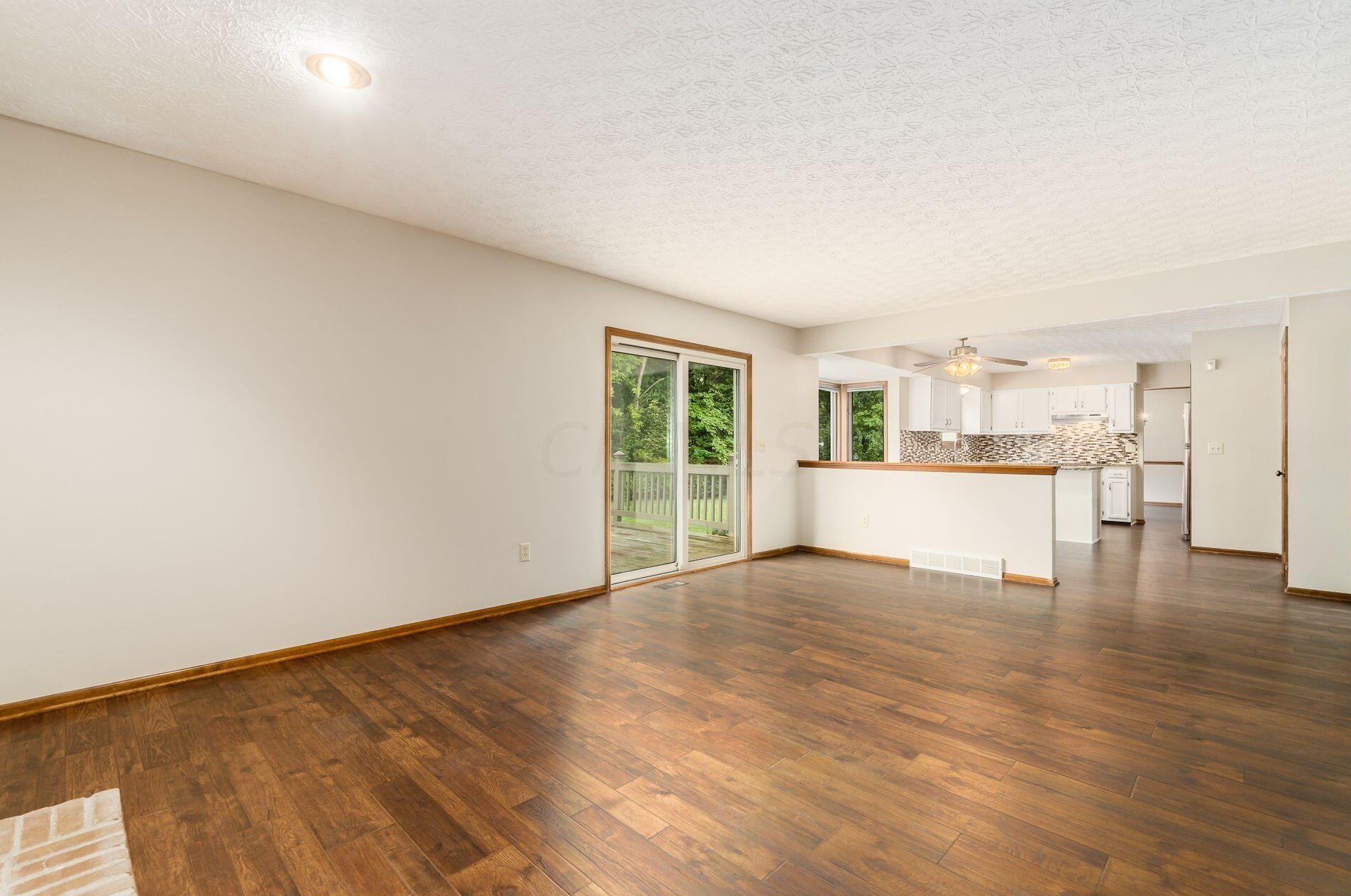 450 Whitley Dr, Columbus OH 43230-3635 exterior