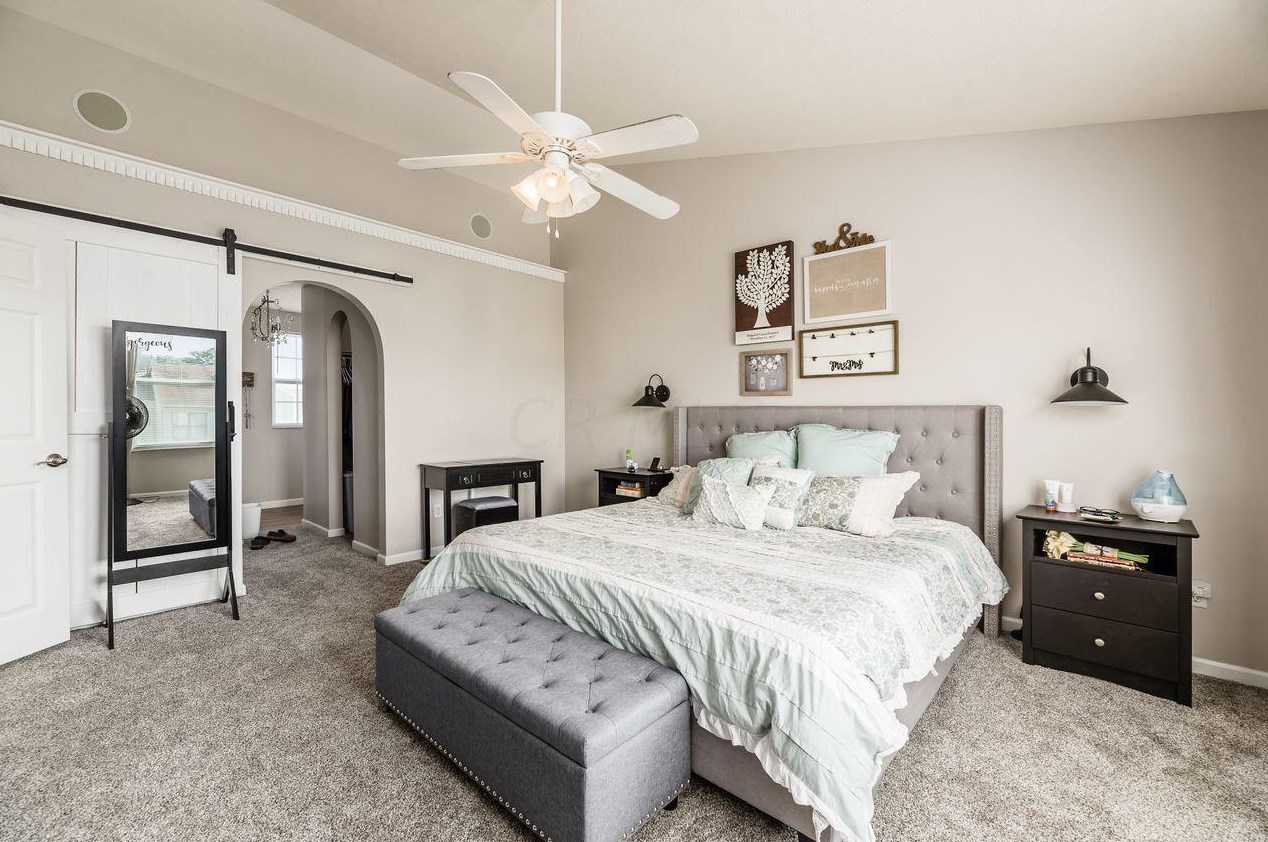 32 Hawthorne Dr, Ashville OH  43103-9374 exterior