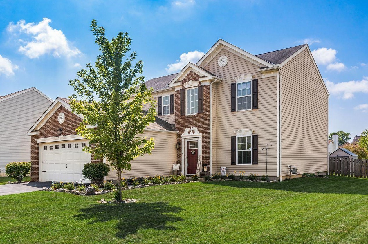 32 Hawthorne Dr, Ashville, OH 43103-9374
