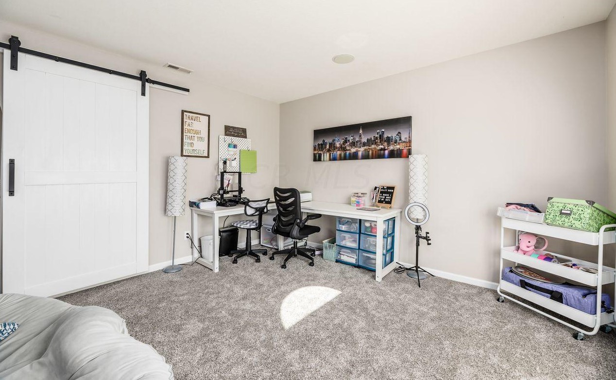 32 Hawthorne Dr, Ashville OH  43103-9374 exterior