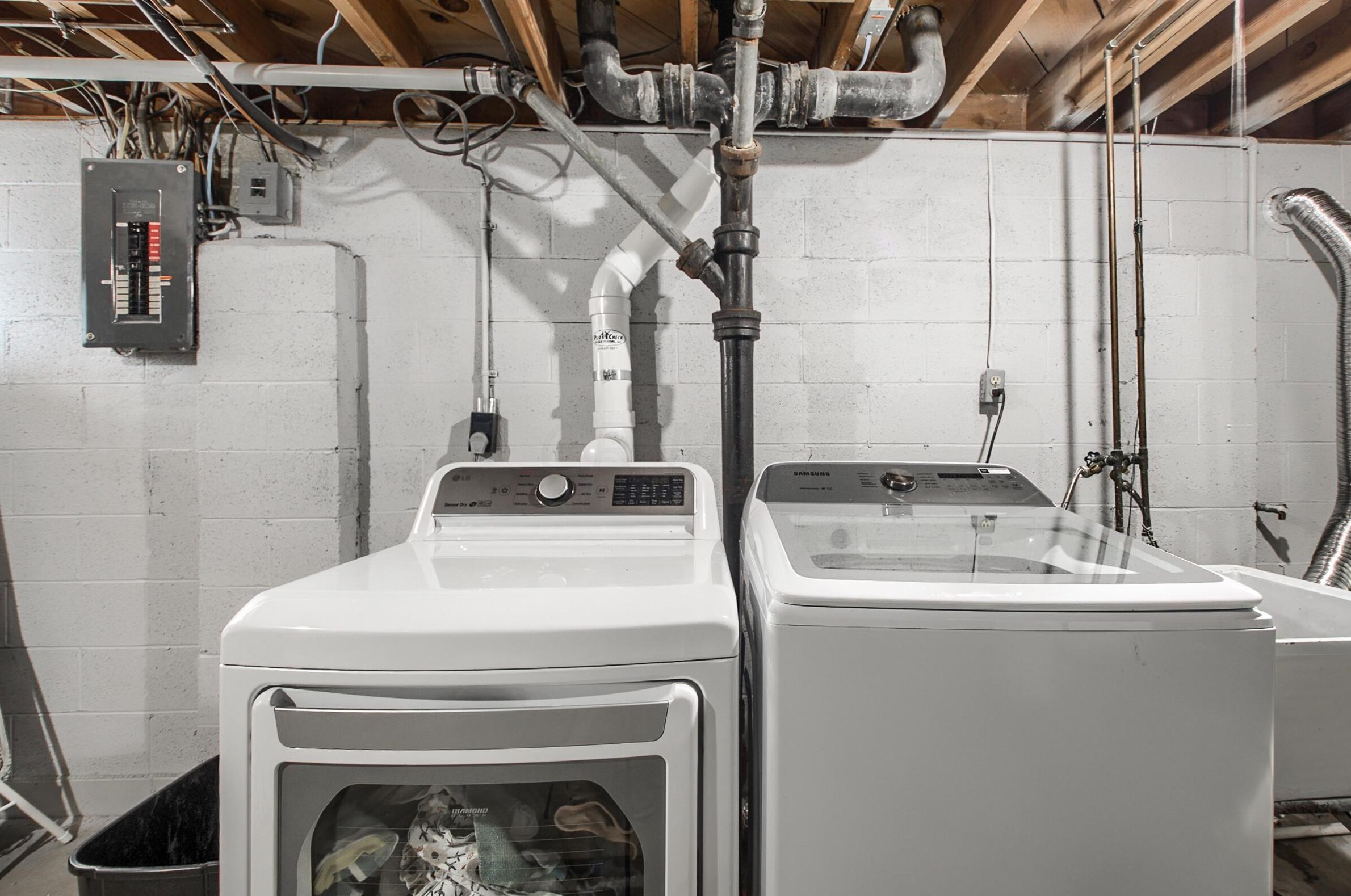 1176 Bellflower Ave, Columbus OH  43204-2782 exterior