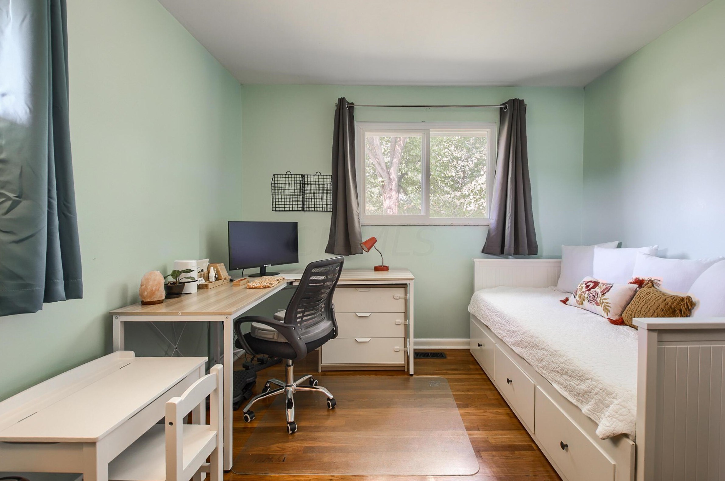 1176 Bellflower Ave, Columbus OH  43204-2782 exterior