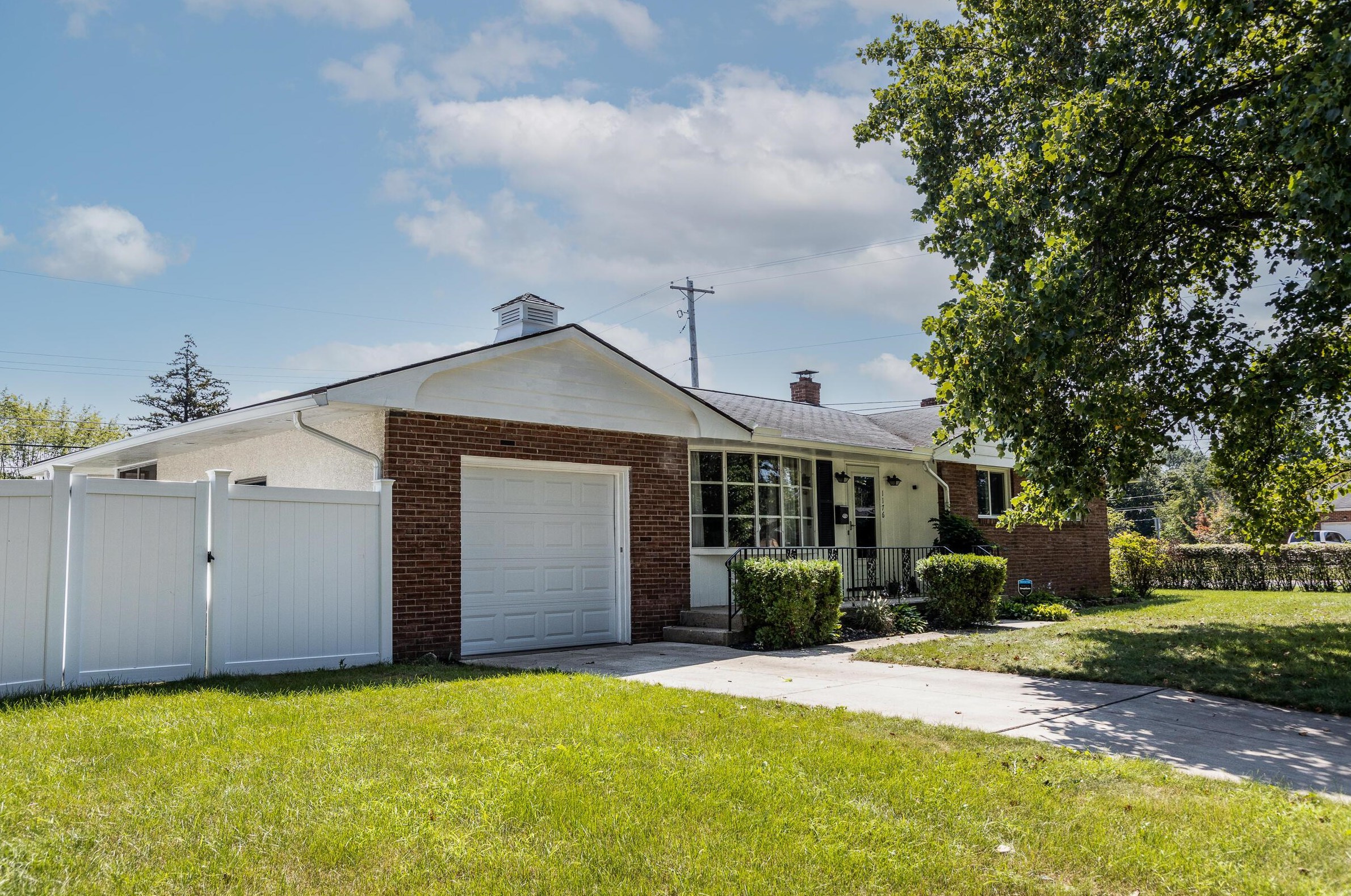 1176 Bellflower Ave, Columbus OH  43204-2782 exterior