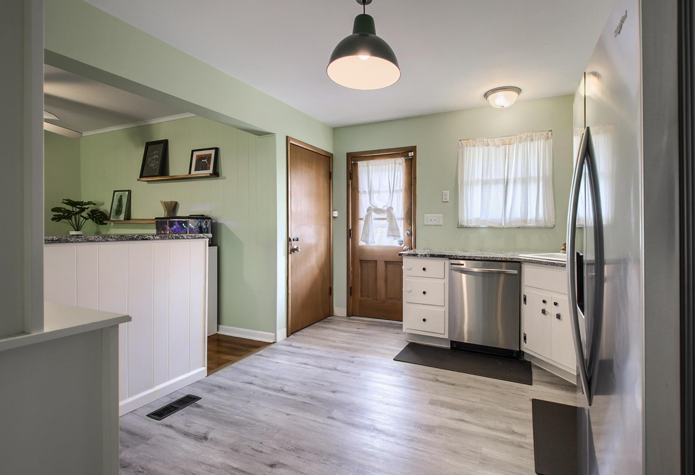 1176 Bellflower Ave, Columbus OH  43204-2782 exterior