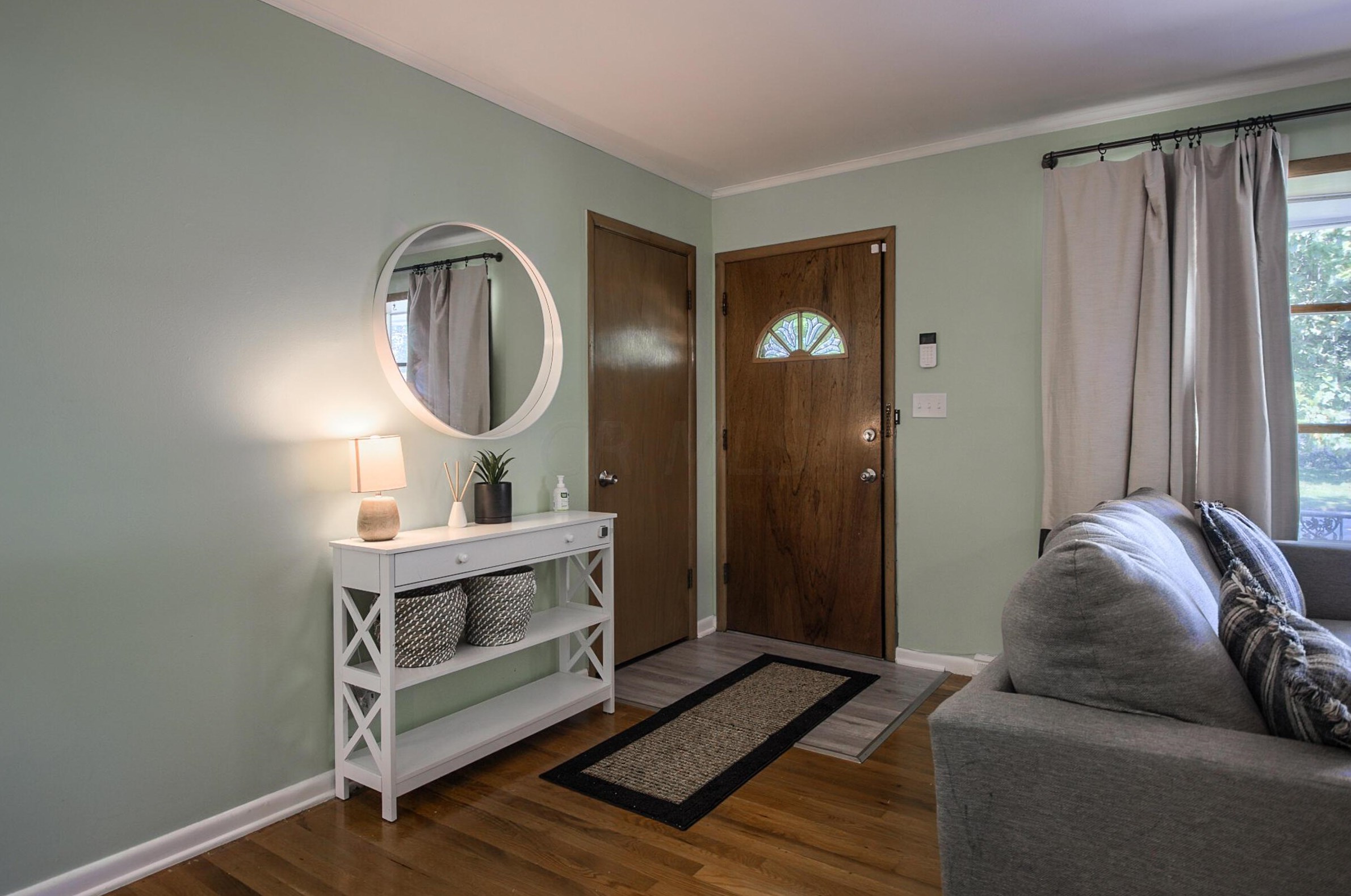 1176 Bellflower Ave, Columbus OH  43204-2782 exterior